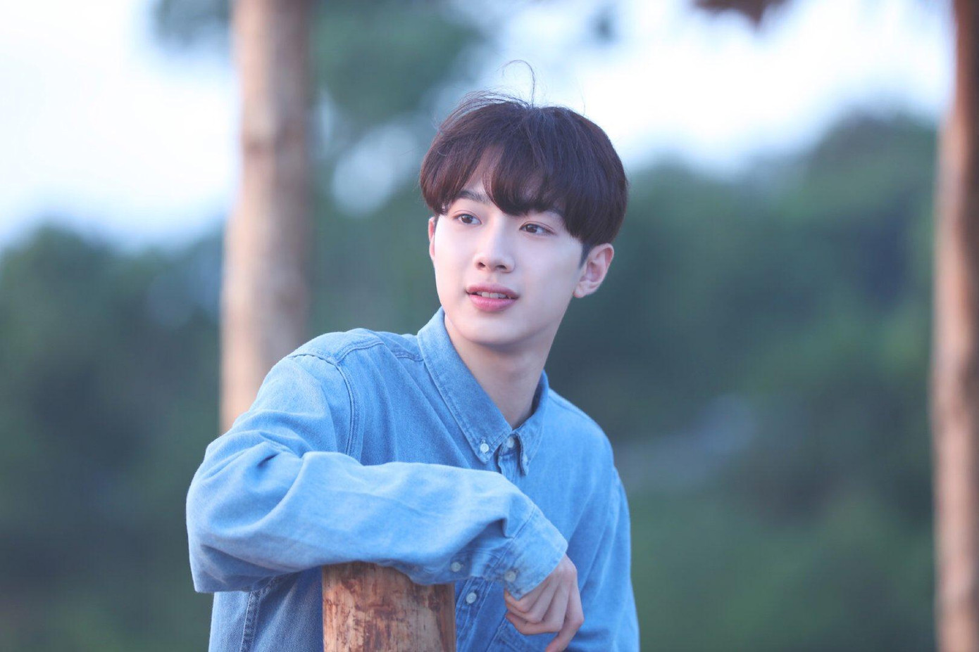 Em là cô bé chậm chạp, chầm chậm mà thích anh. (Minh họa: Phim "Tình Đầu Ngây Ngô") Em là cô bé chậm chạp, chầm chậm mà thích anh. (Minh họa: Phim "Tình Đầu Ngây Ngô")