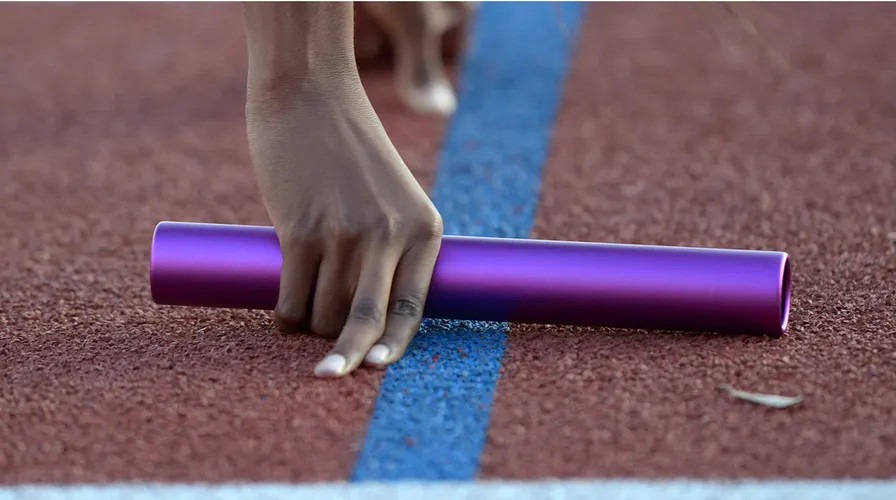 Tín gậy dùng trong thi đấu.