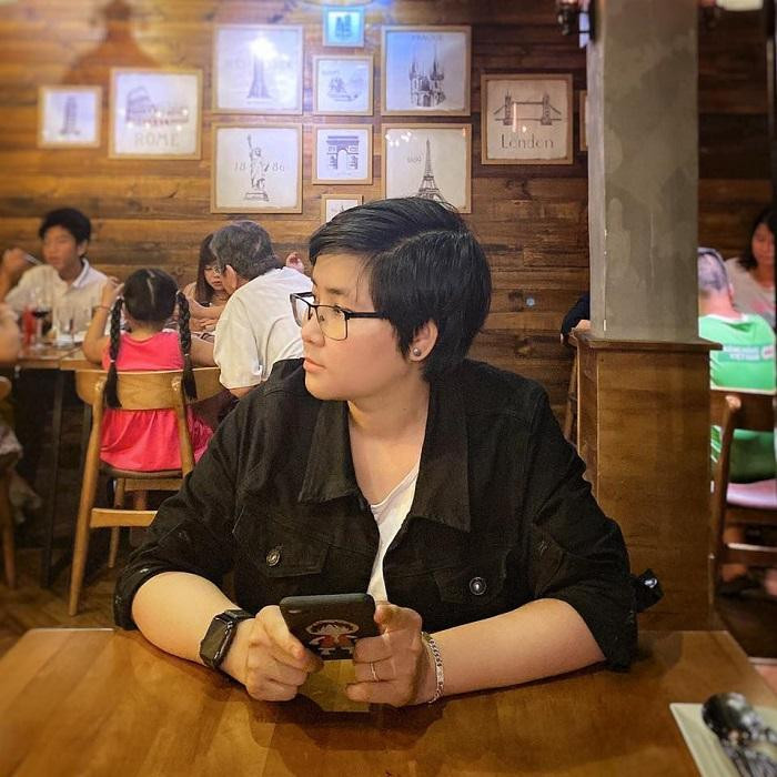 Hikaru Bun - cô em gái suốt ngày bị Fuyu đòi qua nhà ngủ ké... cho zui. Ngoài ra còn là bạn ăn bún bò, ăn lẩu tôm, ăn khoai lang nướng... Hikaru Bun - cô em gái suốt ngày bị Fuyu đòi qua nhà ngủ ké... cho zui. Ngoài ra còn là bạn ăn bún bò, ăn lẩu tôm, ăn khoai lang nướng...