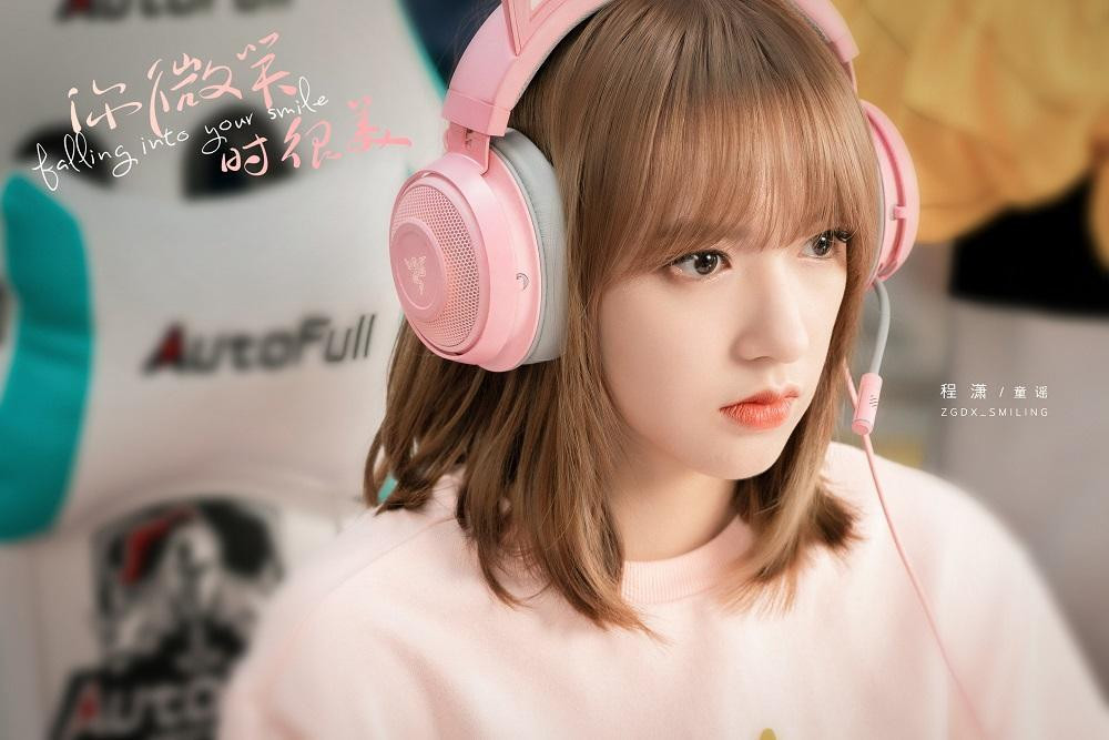 Trình Tiêu xinh đẹp nhưng diễn xuất đơ cứng, một màu, thiếu cảm xúc. Trình Tiêu xinh đẹp nhưng diễn xuất đơ cứng, một màu, thiếu cảm xúc.