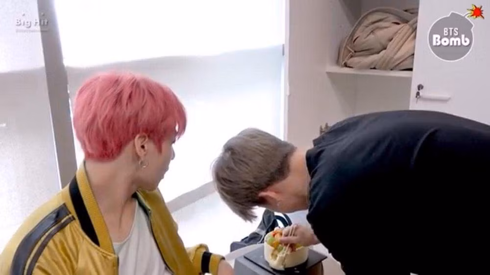 Jimin xắn một đũa nè!