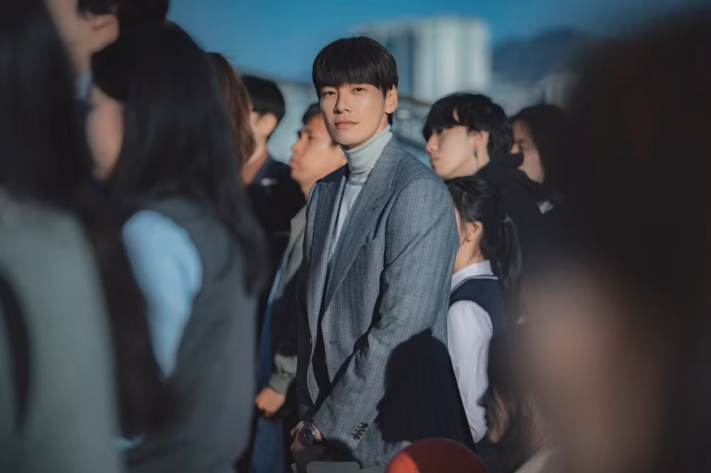 Kim Young Kwang được khen đẹp đôi với Lee Sung Kyung.