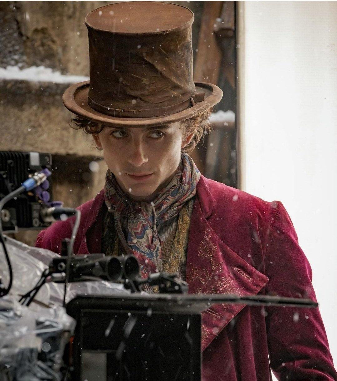 Timothée Chalamet trong tạo hình của Wonka. Timothée Chalamet trong tạo hình của Wonka.