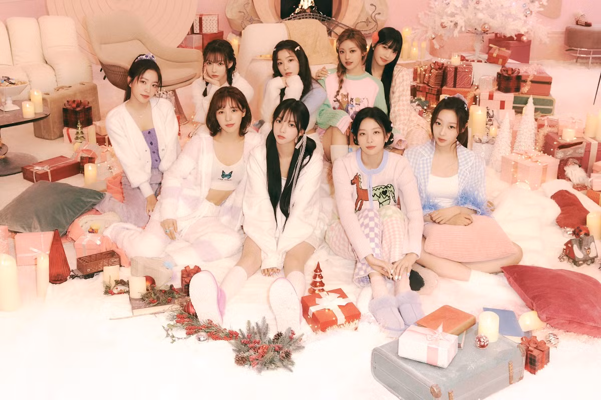 Beautiful Christmas "nhân đôi" visual rực rỡ và giọng hát ngọt ngào.