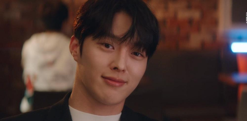 Bình thường thì có vẻ ngoài mỹ nam gây thương nhớ thế này đây. Bình thường thì có vẻ ngoài mỹ nam gây thương nhớ thế này đây.