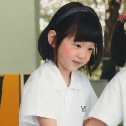 Jang Wonyoung xinh từ bé.