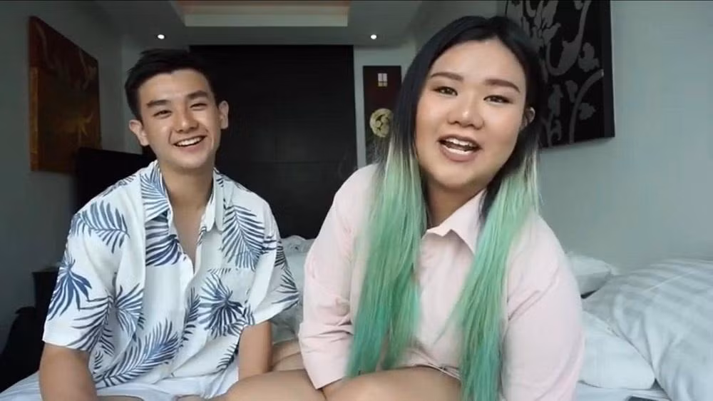 Nine cùng chị gái đi du lịch nghỉ dưỡng.