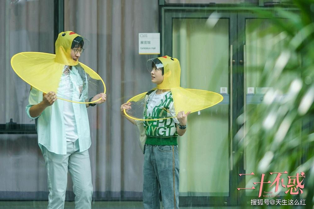 Bạn không cô độc, chúng ta đều cùng cố gắng! (Minh họa: Phim "Hai Mươi Bất Hoặc") Bạn không cô độc, chúng ta đều cùng cố gắng! (Minh họa: Phim "Hai Mươi Bất Hoặc")