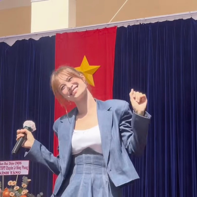 Đông Nhi hát vang Nhất Quỷ Nhì Ma. (Ảnh: Hồng Hạnh)