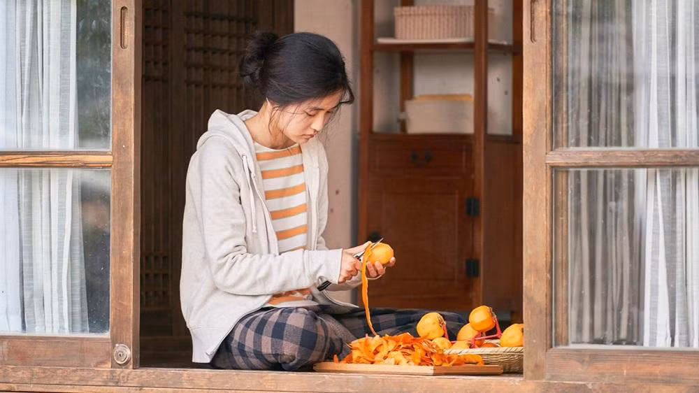 Cả một đời, có lẽ mẹ là người duy nhất luôn sẵn sàng chờ đợi tôi. (Ảnh minh họa: Phim Little Forest)