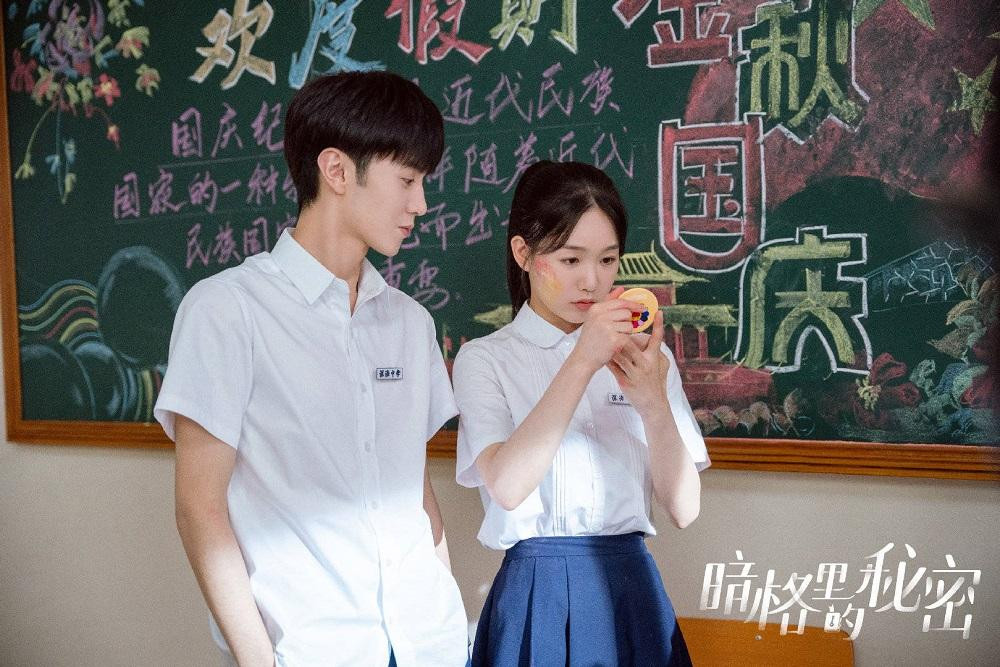 Chúng tôi chơi theo nhóm, Hoàng và tôi rất thân với nhau. (Ảnh minh họa: Phim Bí Mật Nơi Góc Tối) Chúng tôi chơi theo nhóm, Hoàng và tôi rất thân với nhau. (Ảnh minh họa: Phim Bí Mật Nơi Góc Tối)