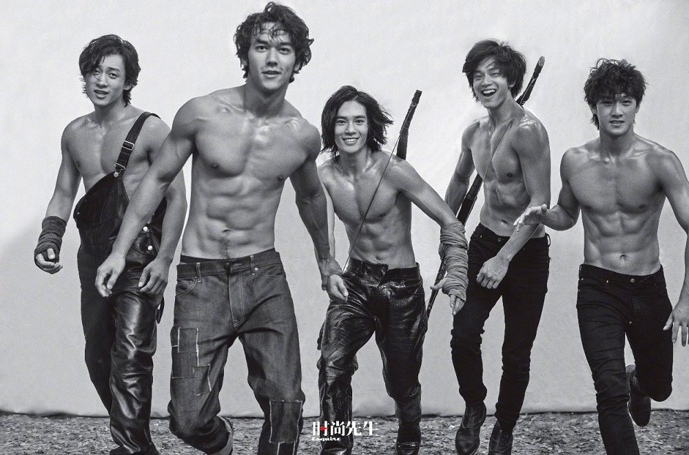 Lý Quân Nhuệ ngoài cùng, bên phải. Lý Quân Nhuệ ngoài cùng, bên phải.