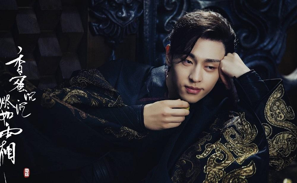 Đặng Luân đầy mê đắm với vai Húc Phượng. Đặng Luân đầy mê đắm với vai Húc Phượng.