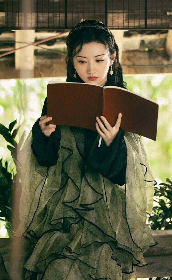 Tính cách &quot;công chúa&quot;, lại còn lạnh lùng.