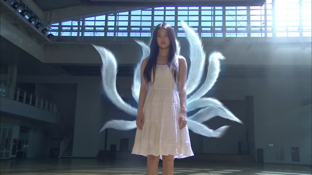 Miho là hồ ly chín đuôi thường mặc váy trắng, xinh như thiên thần. Miho là hồ ly chín đuôi thường mặc váy trắng, xinh như thiên thần.