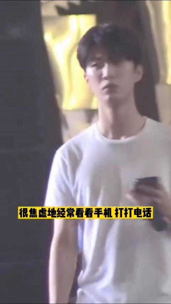 Mỹ nam bắt đầu thấy hoang mang. Mỹ nam bắt đầu thấy hoang mang.