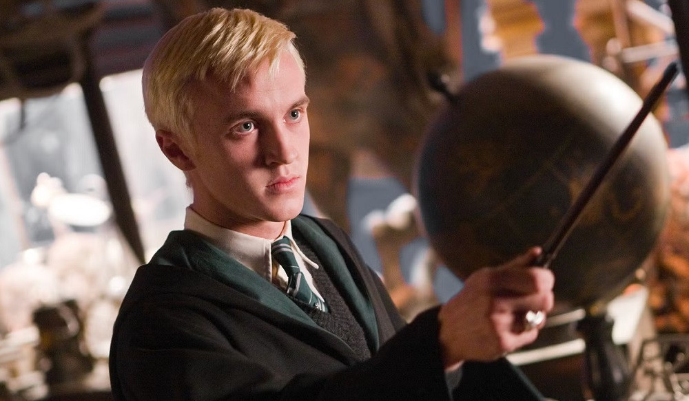 Tom Felton thủ vai Draco Malfoy từ bé đến lớn trong tám phần phim Harry Potter. Tom Felton thủ vai Draco Malfoy từ bé đến lớn trong tám phần phim Harry Potter.