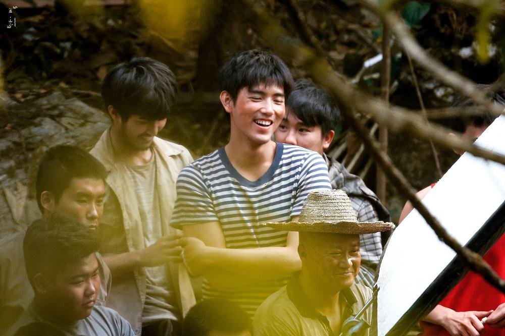 Chàng trai cháy nắng "xấu lạ" trong Đãi Vàng này.... Chàng trai cháy nắng "xấu lạ" trong Đãi Vàng này....