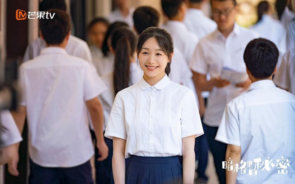 Mình cứ cười mỉm hoài vì cậu có bao giờ làm cho mình buồn đâu. (Minh họa: Phim Bí mật nơi góc tối) Mình cứ cười mỉm hoài vì cậu có bao giờ làm cho mình buồn đâu. (Minh họa: Phim Bí mật nơi góc tối)