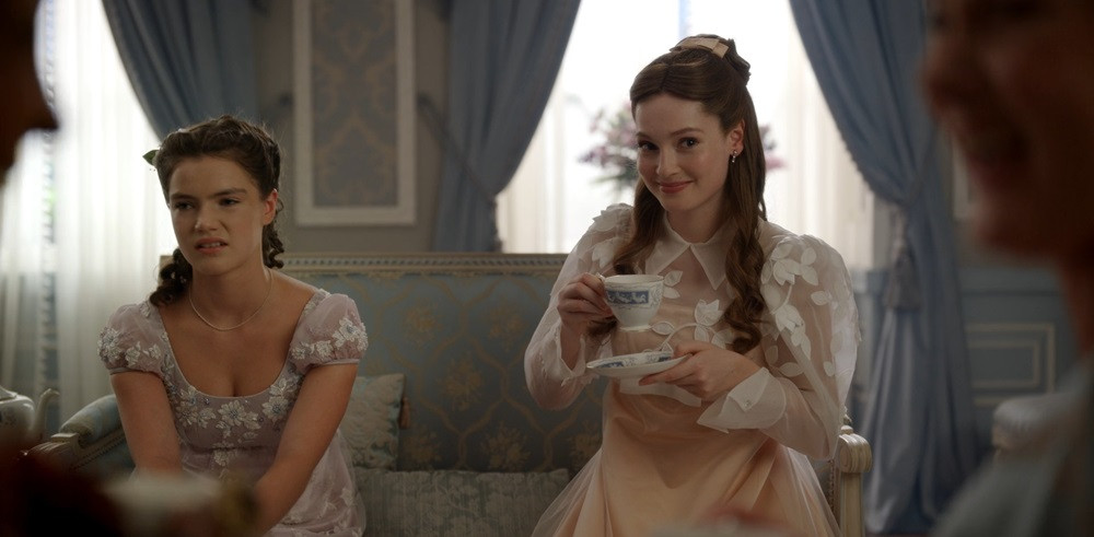 Francesca (Hannah Dodd) và Hyacinth trong mùa 3.