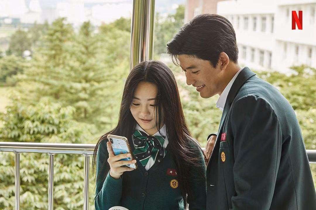 Choi Yi Hyun (trái) và Park Solomon (phải).