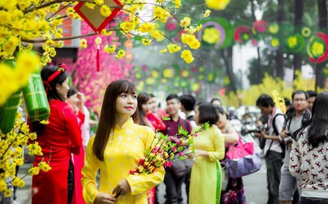 Gen Z bảo vệ quan điểm nên giữ gìn Tết truyền thống. Gen Z bảo vệ quan điểm nên giữ gìn Tết truyền thống.