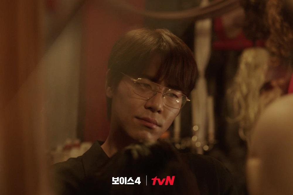 chứ trùm cuối phản diện, lại còn đa nhân cách đó nha. chứ trùm cuối phản diện, lại còn đa nhân cách đó nha.