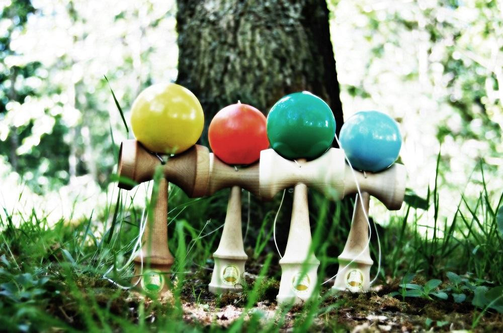 Trò chơi Kendama được yêu thích ở Nhật Bản. Trò chơi Kendama được yêu thích ở Nhật Bản.