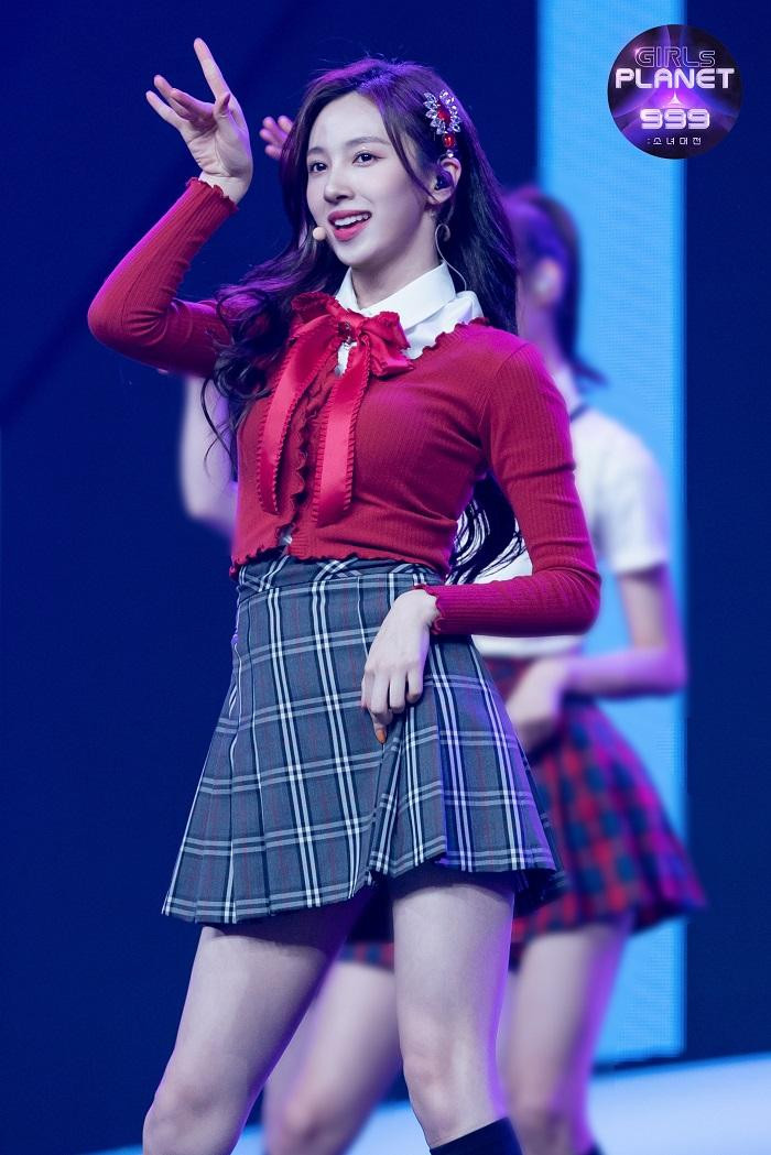 Nhưng vẫn thua phiên bản &quot;Yes or Yes&quot; do nhóm của Ji Won diễn.