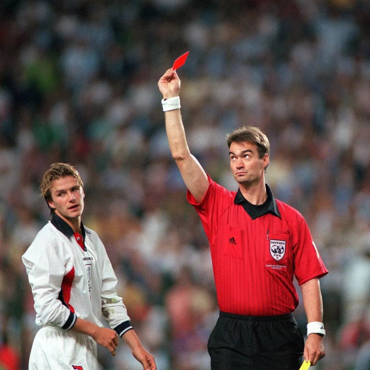 David Beckham ăn thẻ đỏ tại World Cup 1998.