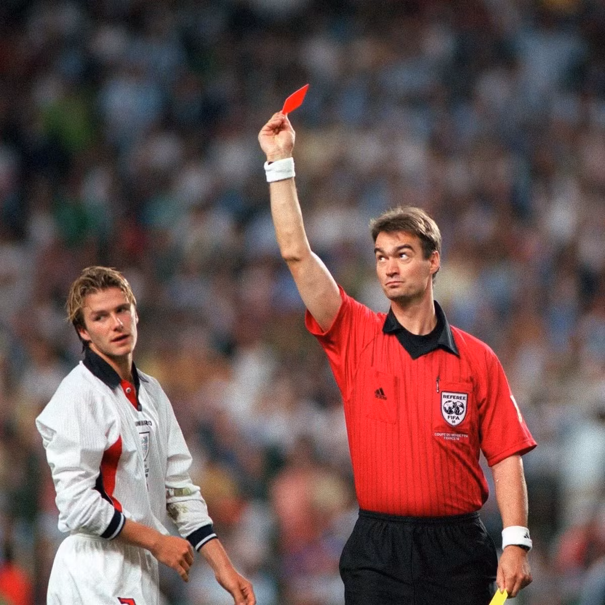 David Beckham ăn thẻ đỏ tại World Cup 1998.