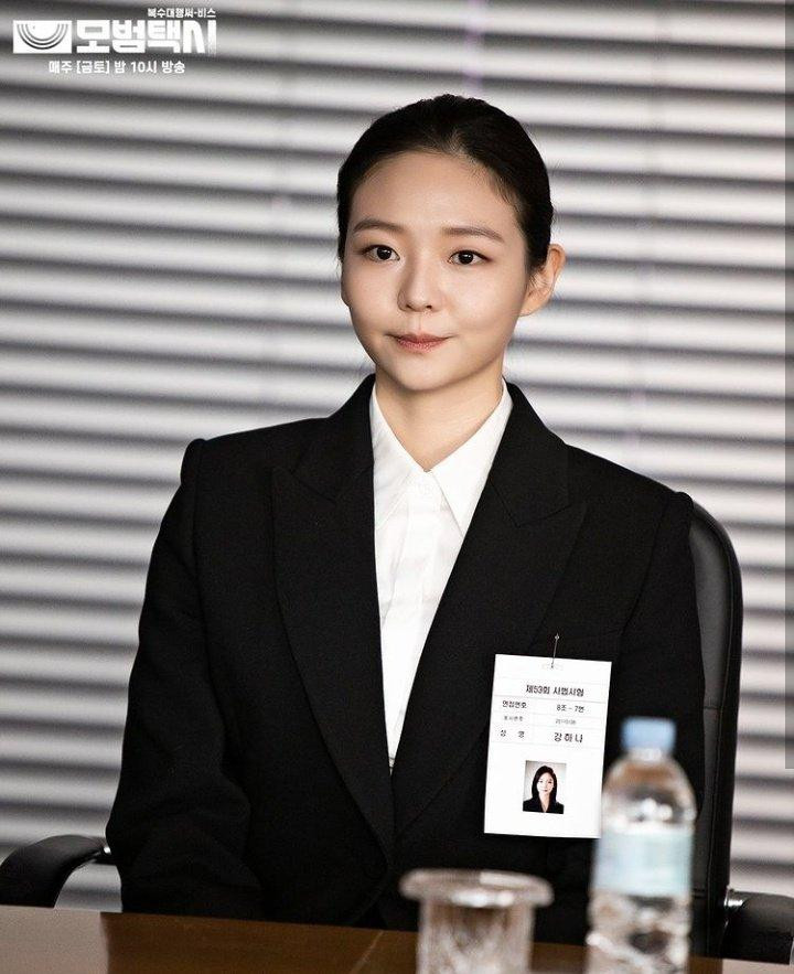 Esom thủ vai nữ công tố viên nhiệt huyết của phần 1. Esom thủ vai nữ công tố viên nhiệt huyết của phần 1.