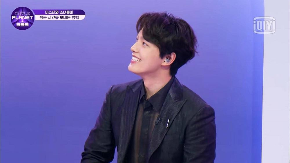 Vẻ ngoài bảnh bao, thái độ nghiêm túc tích cực, giọng nói trầm ấm.