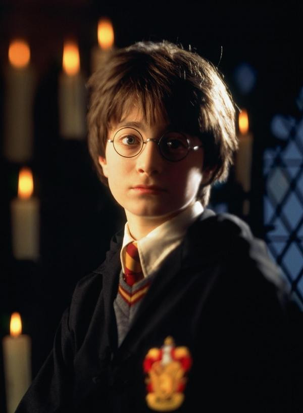 Daniel Radcliffe được cả thế giới biết đến khi đóng vai Harry Potter. Daniel Radcliffe được cả thế giới biết đến khi đóng vai Harry Potter.