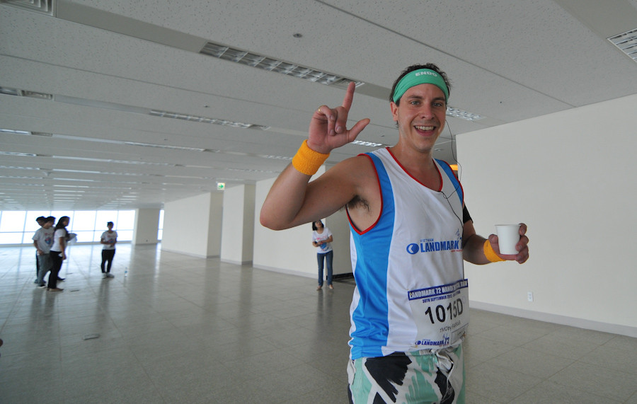 Được biết đến lần đầu tiên trong thập niên 70, hiện nay leo cầu thang trở thành môn thể thao toàn cầu với nhiều CLB ở Mỹ, Canada hay tại châu Âu, châu Á. Là môn thể thao tương đối mới, nhưng leo cầu thang nhanh chóng phát triển nhờ tính mới lạ của bối cảnh tổ chức - những tòa nhà cao nhất thế giới.