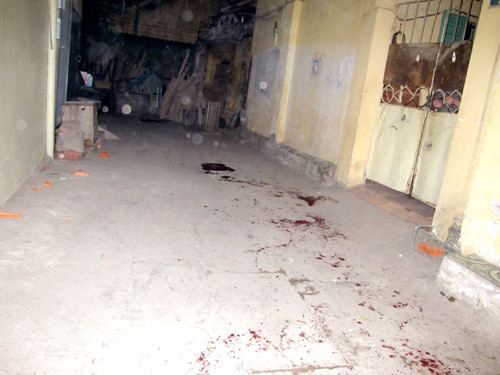 Vết máu còn vương tại hiện trường