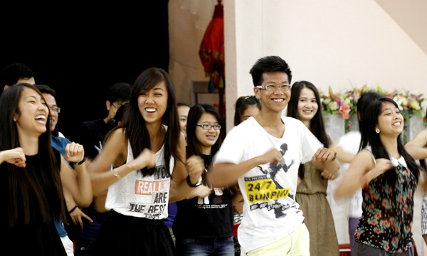 Nhiều tiếng cười trong thời gian tập văn nghệ