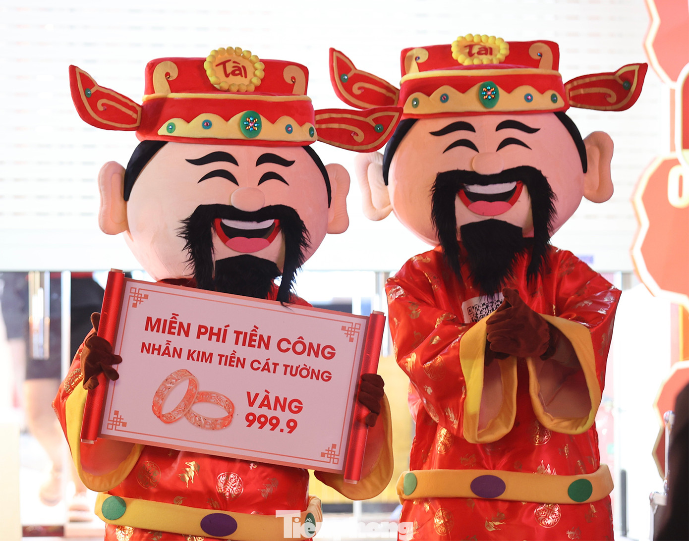 Nhiều người quan niệm mua vàng trong ngày vía Thần tài sẽ gặp nhiều may mắn, tài lộc.