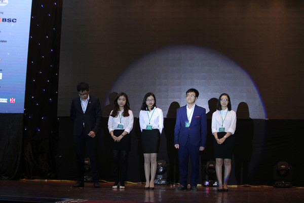 Nhà chứng khoán sinh viên ảnh 2