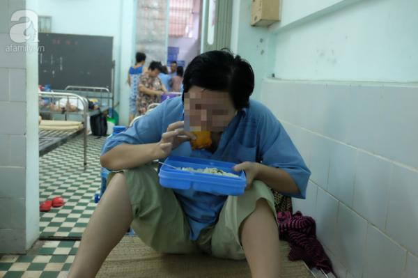 Bị người yêu chia tay, cô gái đau khổ phải vào viện tâm thần ảnh 7