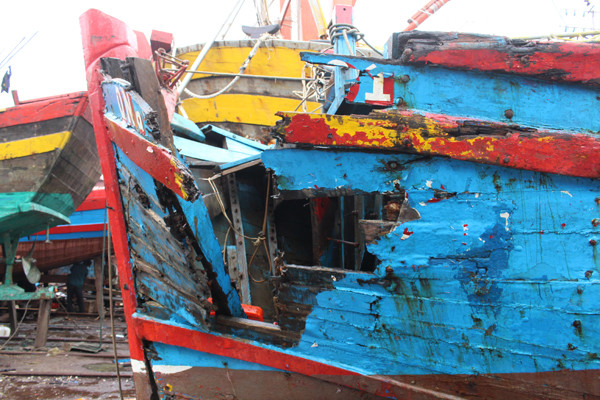 Lạnh người hình ảnh tàu cá nát bươm vì bị đâm chìm ảnh 3