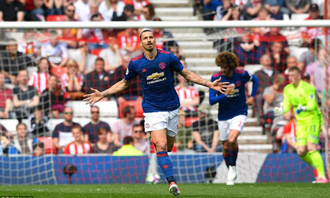 Ibrahimovic, người thích 'làm tất ăn cả' ở M.U ảnh 2