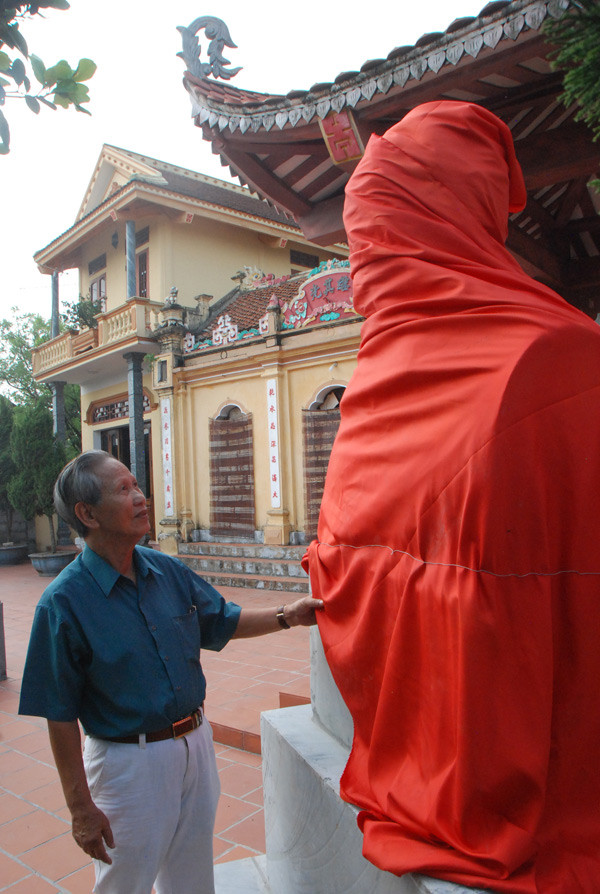 Người rước tượng Đại tướng vào từ đường ảnh 12