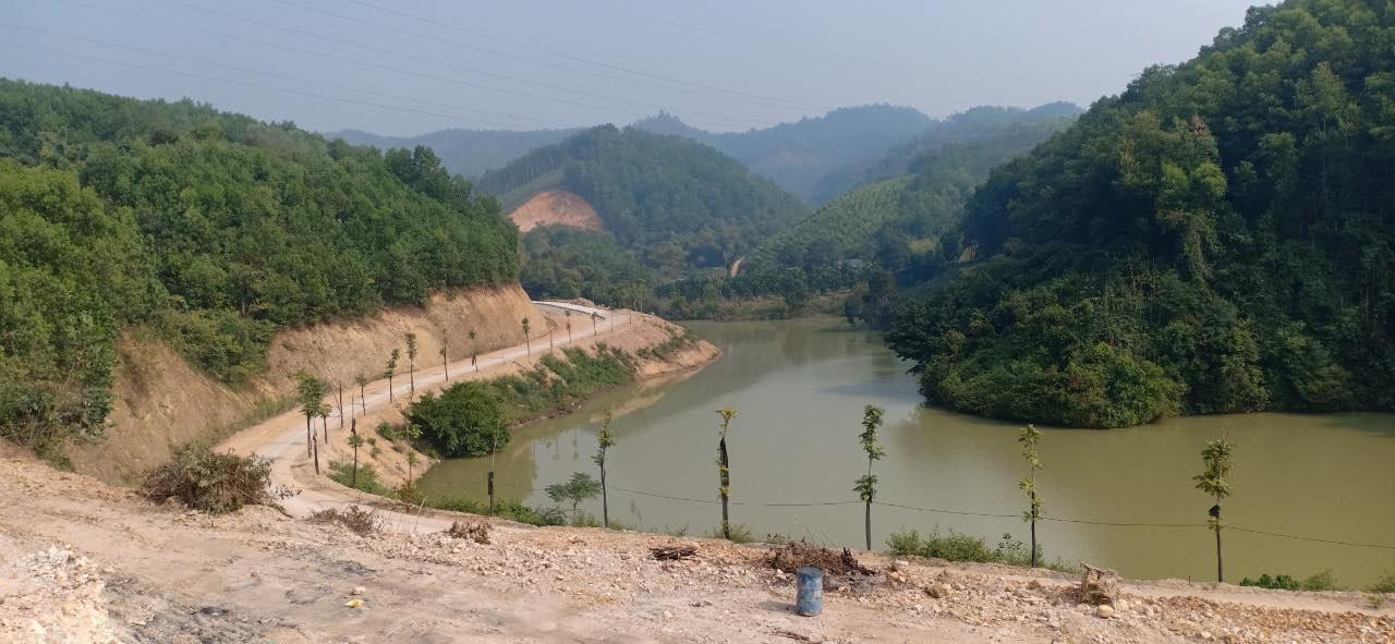 Dự án Khu sinh thái nghỉ dưỡng Bảo Thọ Quốc Tế Hòa Bình (TP Hòa Bình) chưa được cấp giấy phép xây dựng, chưa có thiết kế cơ sở, thiết kế bản vẽ thi công đã thực hiện xây dựng đường giao thông nội bộ, san hạ mặt bằng… Dự án Khu sinh thái nghỉ dưỡng Bảo Thọ Quốc Tế Hòa Bình (TP Hòa Bình) chưa được cấp giấy phép xây dựng, chưa có thiết kế cơ sở, thiết kế bản vẽ thi công đã thực hiện xây dựng đường giao thông nội bộ, san hạ mặt bằng…