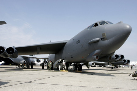 Cân cảnh một máy bay vận tải quân sự Mỹ