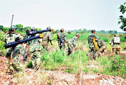 Các đơn vị tham gia cơ động vào trận địa 