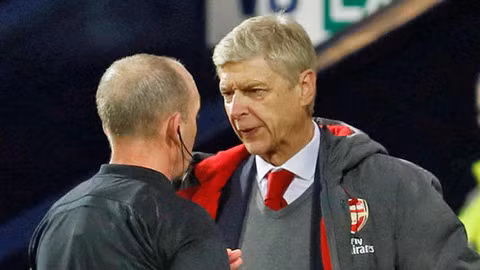 Đuổi cầu thủ khỏi sân, trọng tài bị đánh chết ảnh 2