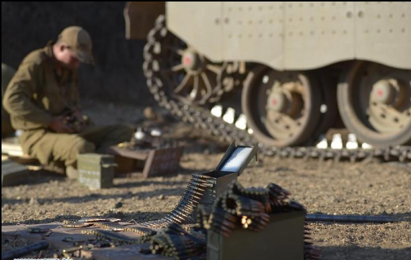 Quân đội Israel cũng đã được lệnh phòng vị quy mô nhỏ và tăng cường phòng thủ tên lửa nhằm đề phòng các cuộc tấn công tiềm năng từ Syria trong trường hợp các nước phương Tây không kích Damascus