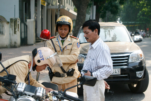 Đối với trường hợp điều khiển ô tô, không tính nhiều hay ít, cứ sử dụng bia, rượu là xử phạt 