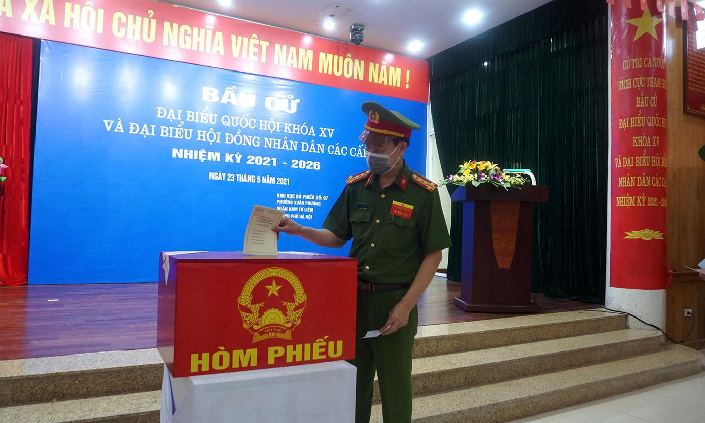 Đảm bảo an toàn phòng chống dịch COVID-19 các cử tri đều phải giữ khoảng cách, đeo khẩu trang,...